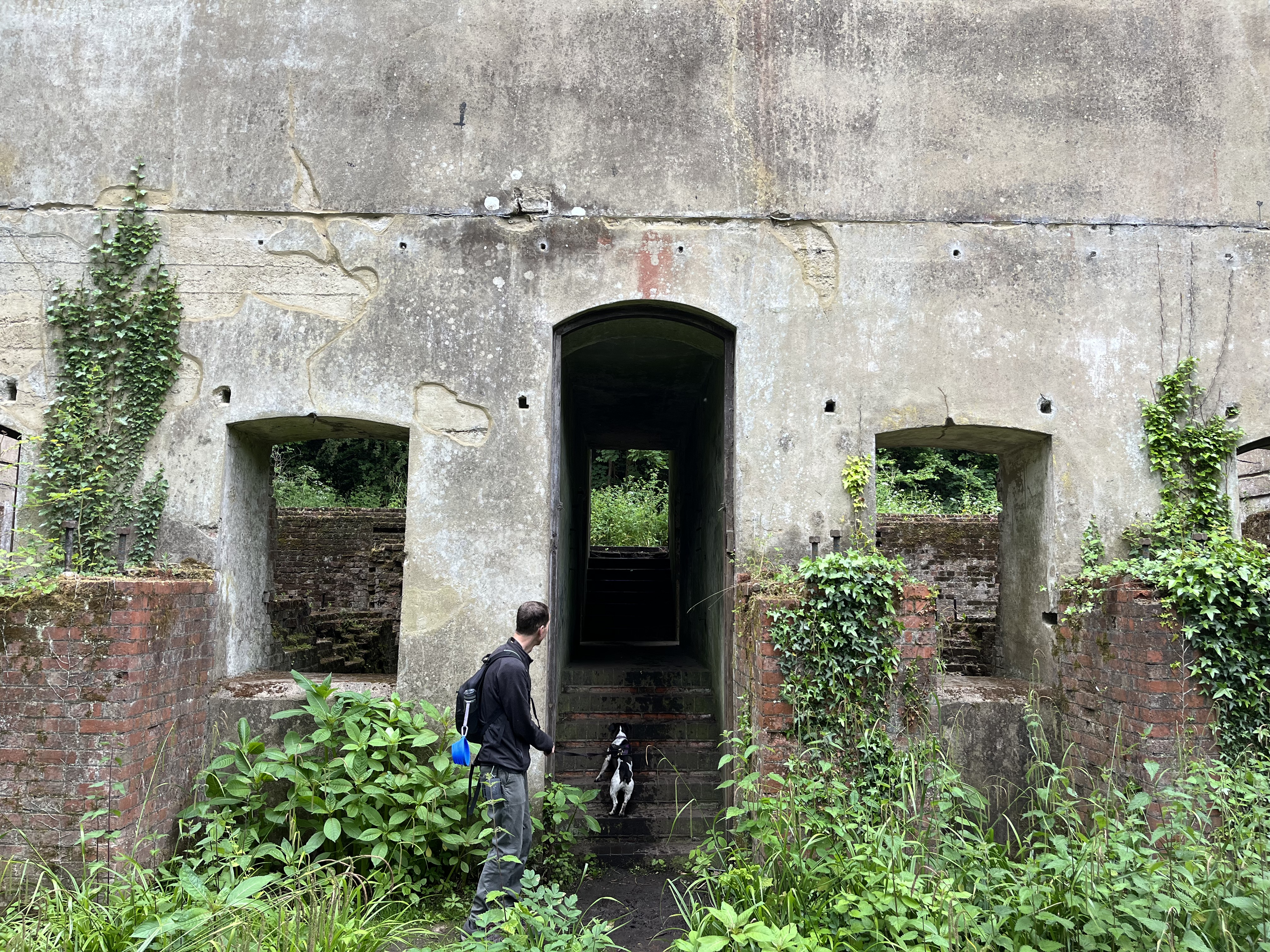 An abandoned building? Let’s explore!